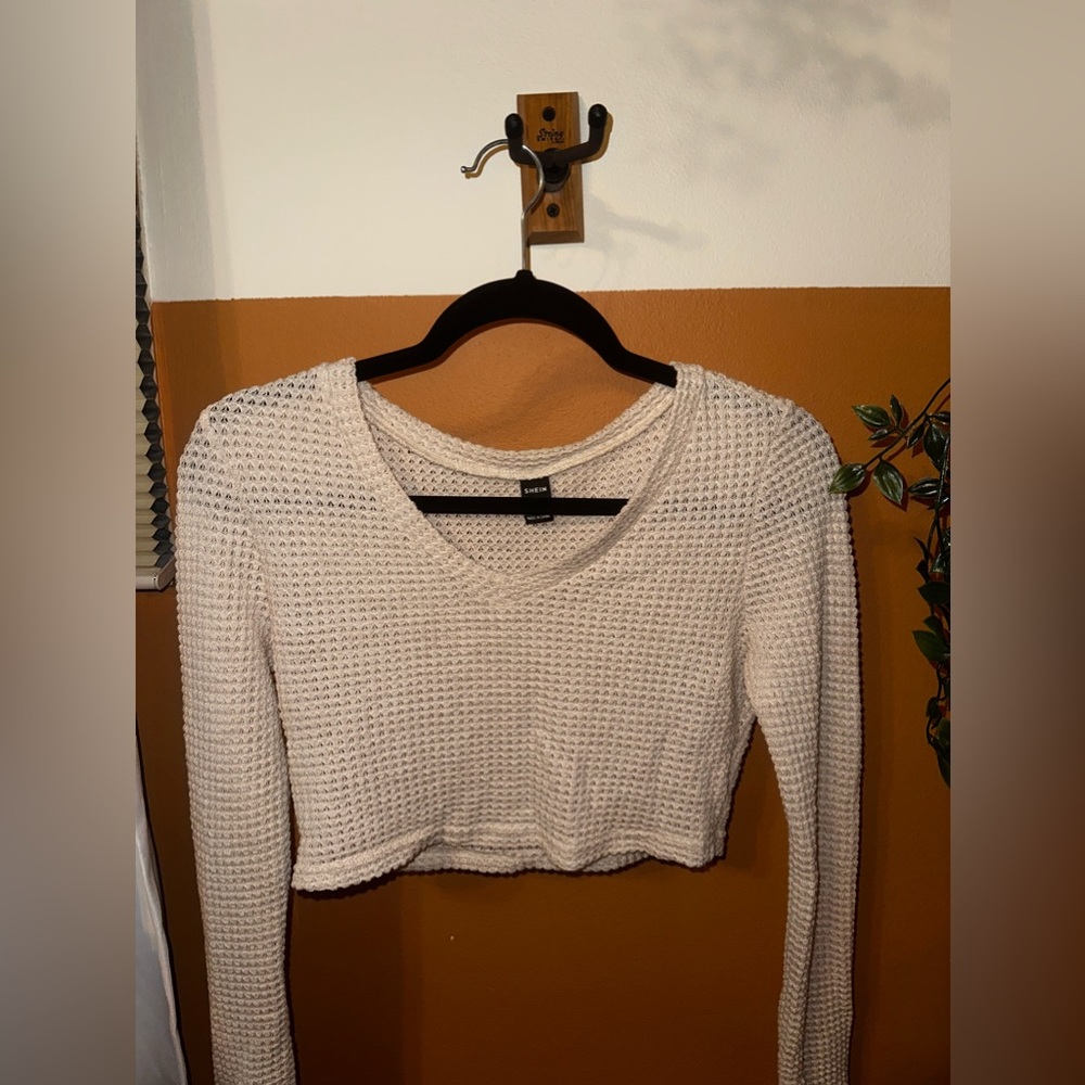 Long sleeve knit crop top